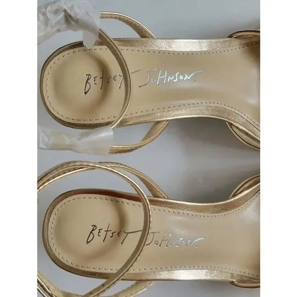 ✨ BETSEY JOHNSON Carli Gold Flower Ornament Pumps MSRP $139 SIZE 6,5 NEW IN BOX - Picture 13 of 17